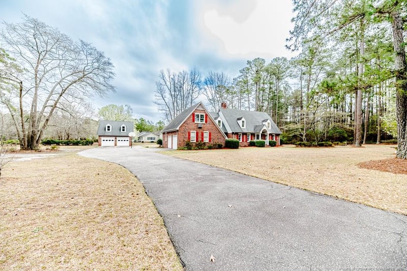 999 Demeter Ln, Hope Mills, NC 28348