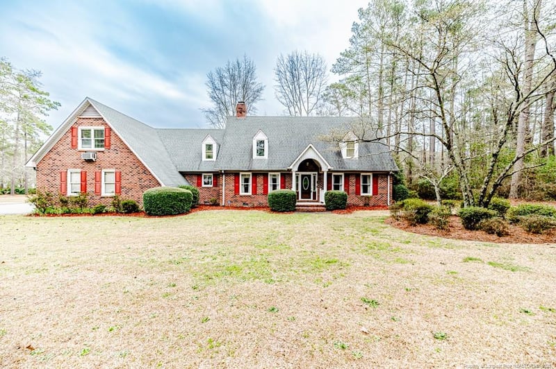 999 Demeter Ln, Hope Mills, NC 28348