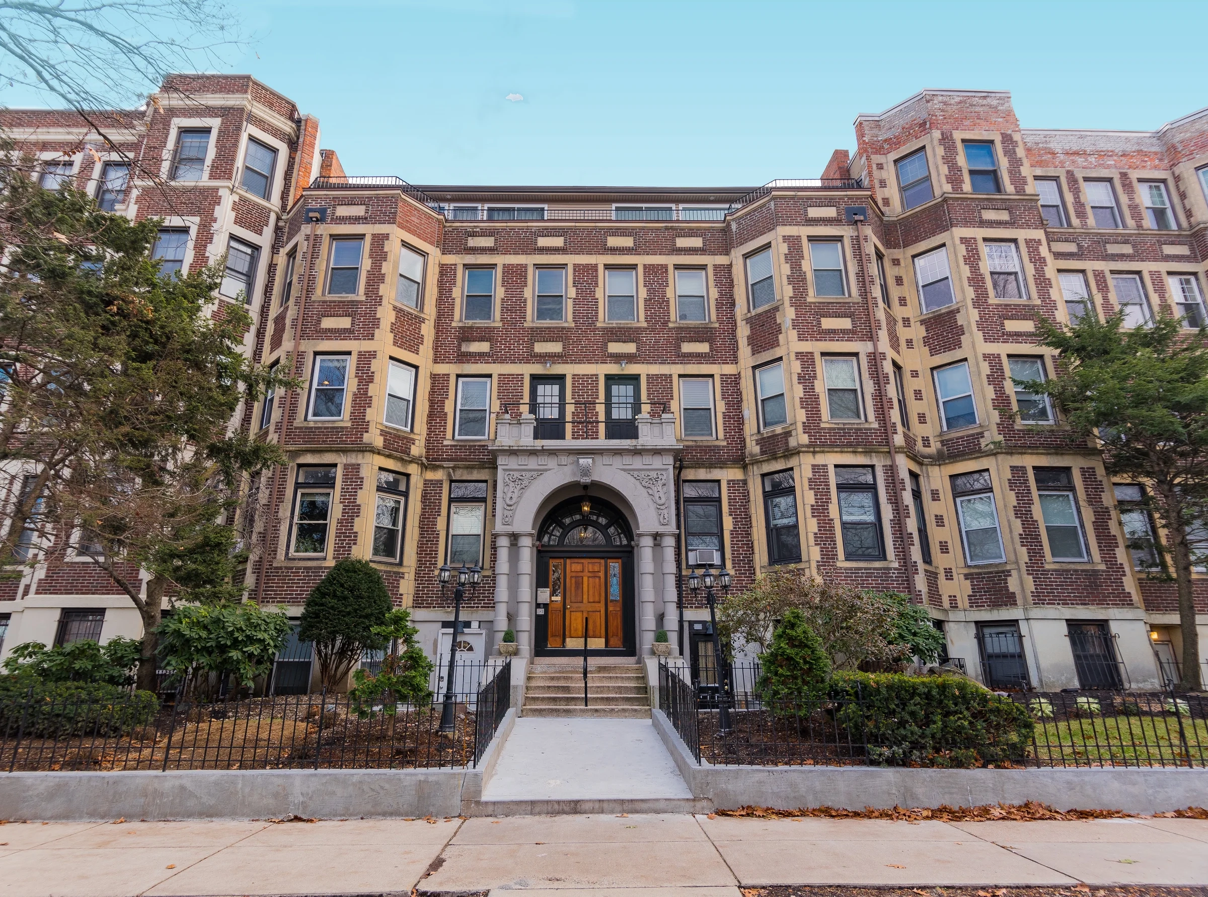 390 Riverway — image from the original property guide