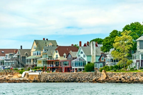 Waterfront houses in the original Salem housing-market article