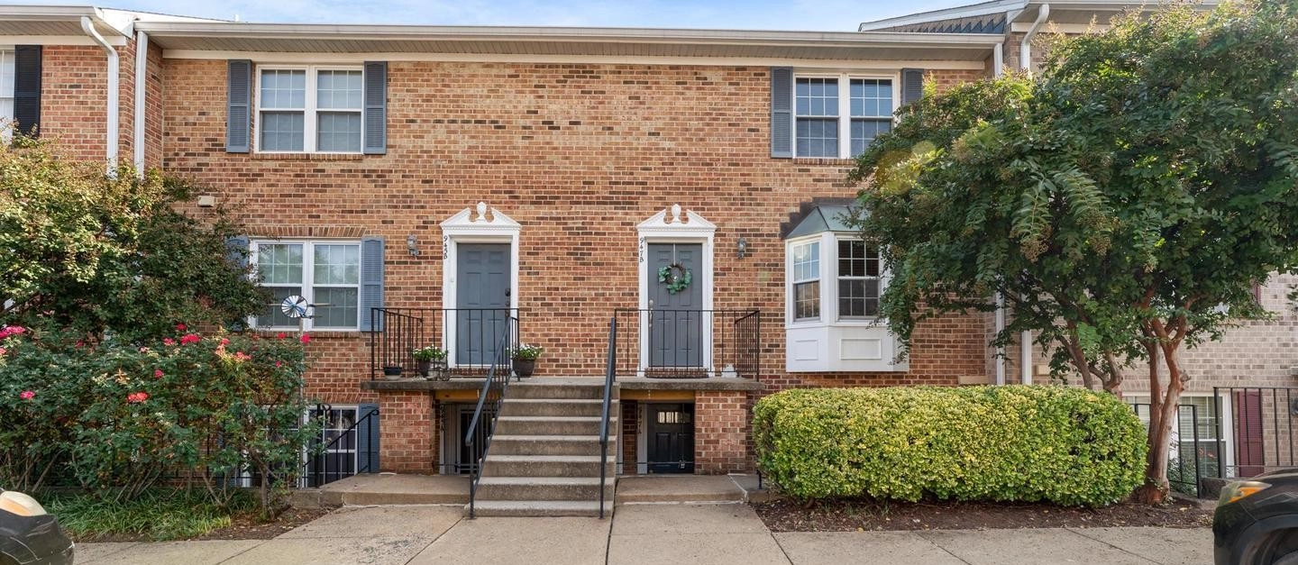 Westhampton Mews condos