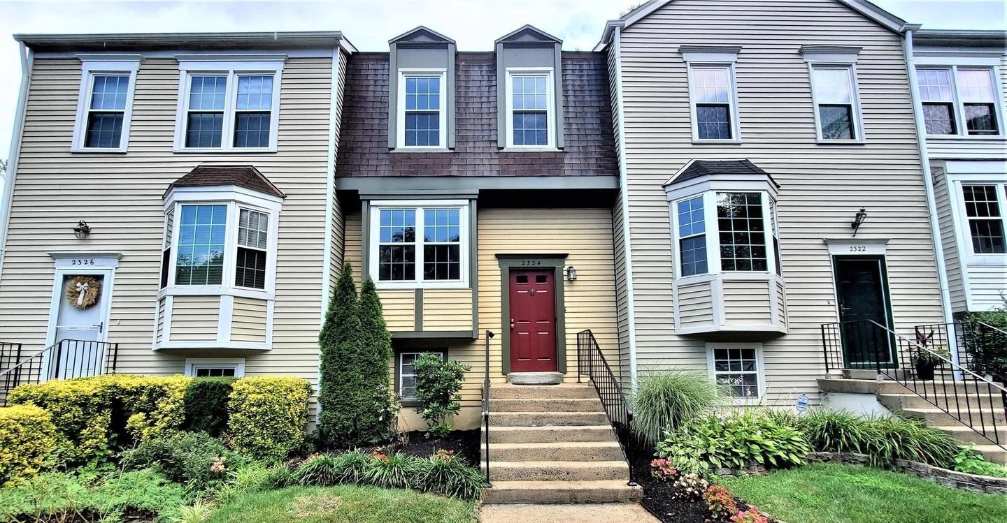 Hunters Square Townhomes for Sale