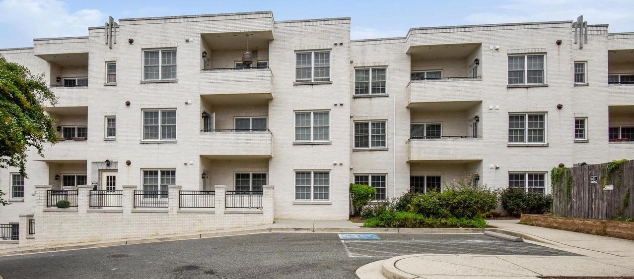 Gatehouse Condos for Sale in Arlington VA