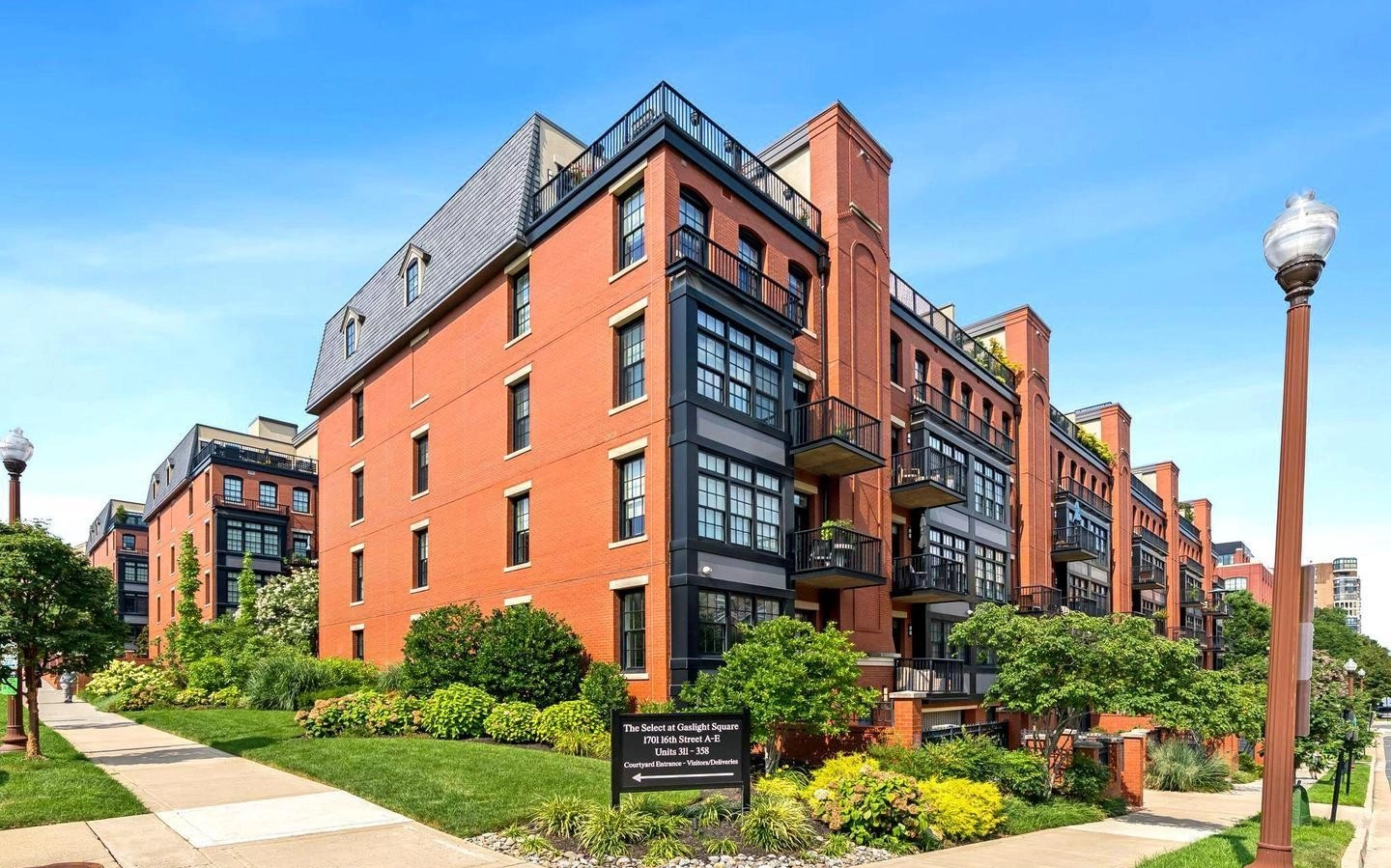 Gaslight Square, Arlington, VA Condos for sale
