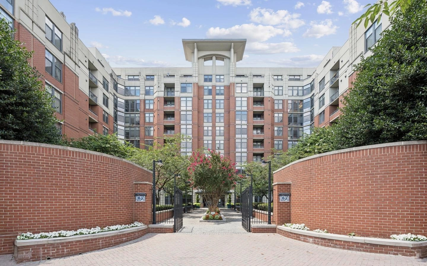 Clarendon 1021 condos for sale