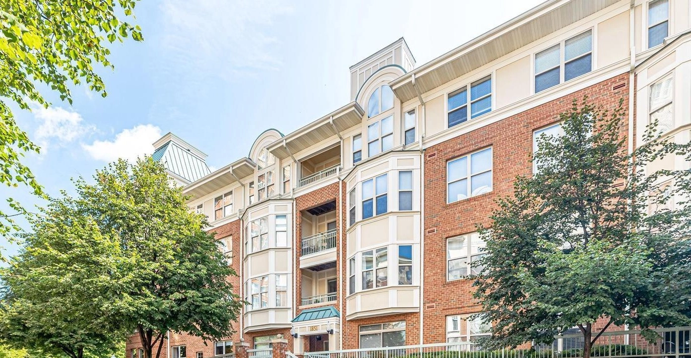 Stratford Court Condos for Sale