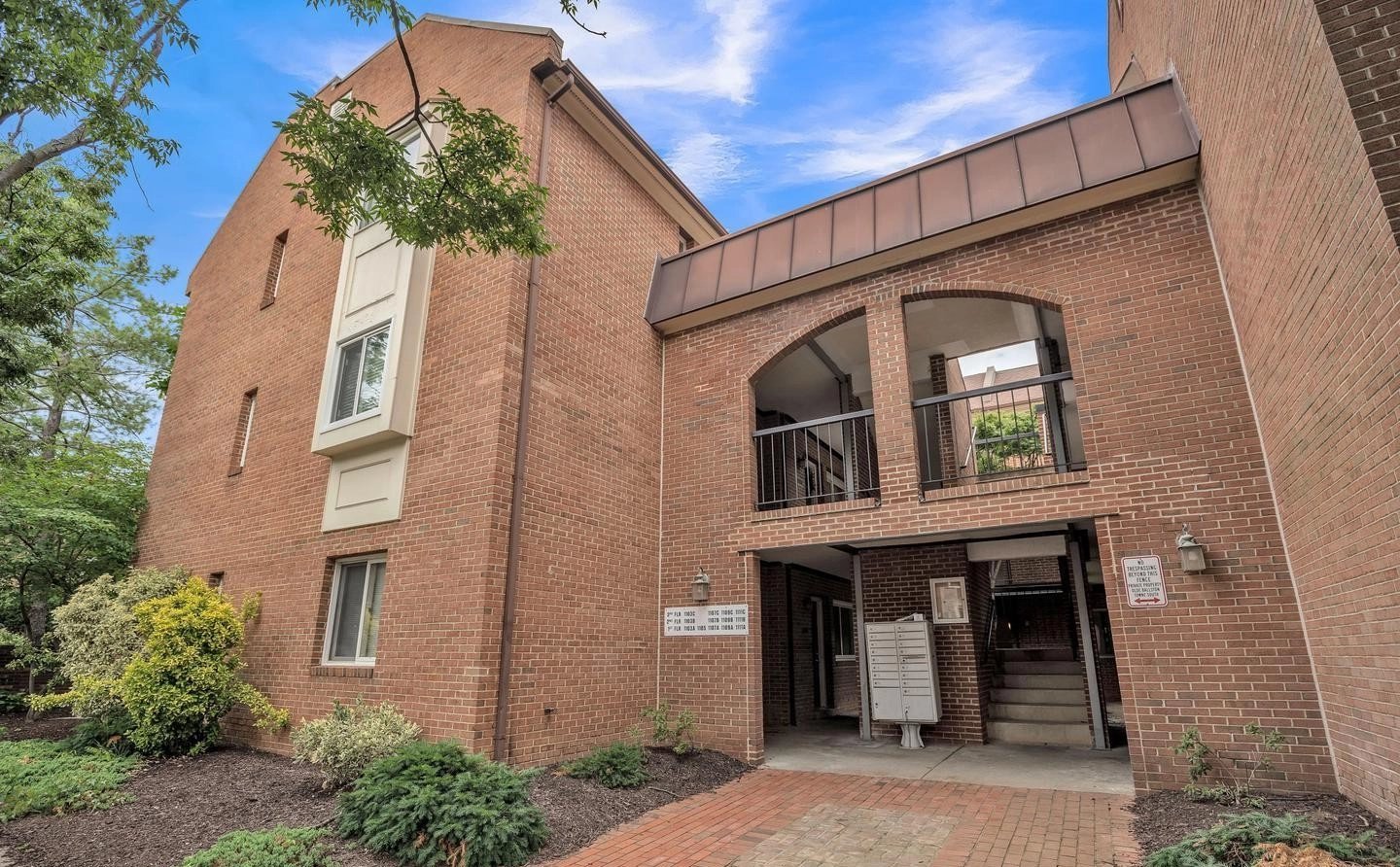 Old Ballston Townhomes for Sale – Arlington, VA