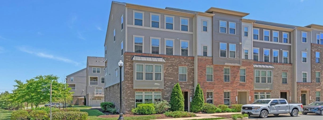 Loudoun Crossing Condominium For Sale