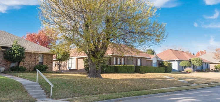 ranch style homes in neighborhood