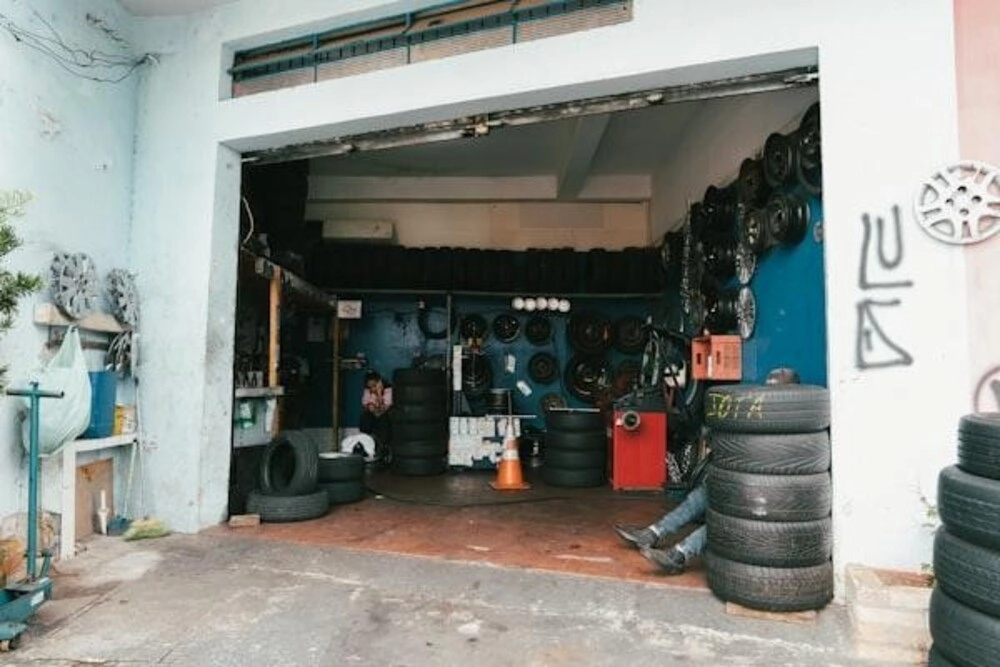 10 Simple Ways To Maintain Your Garage Door