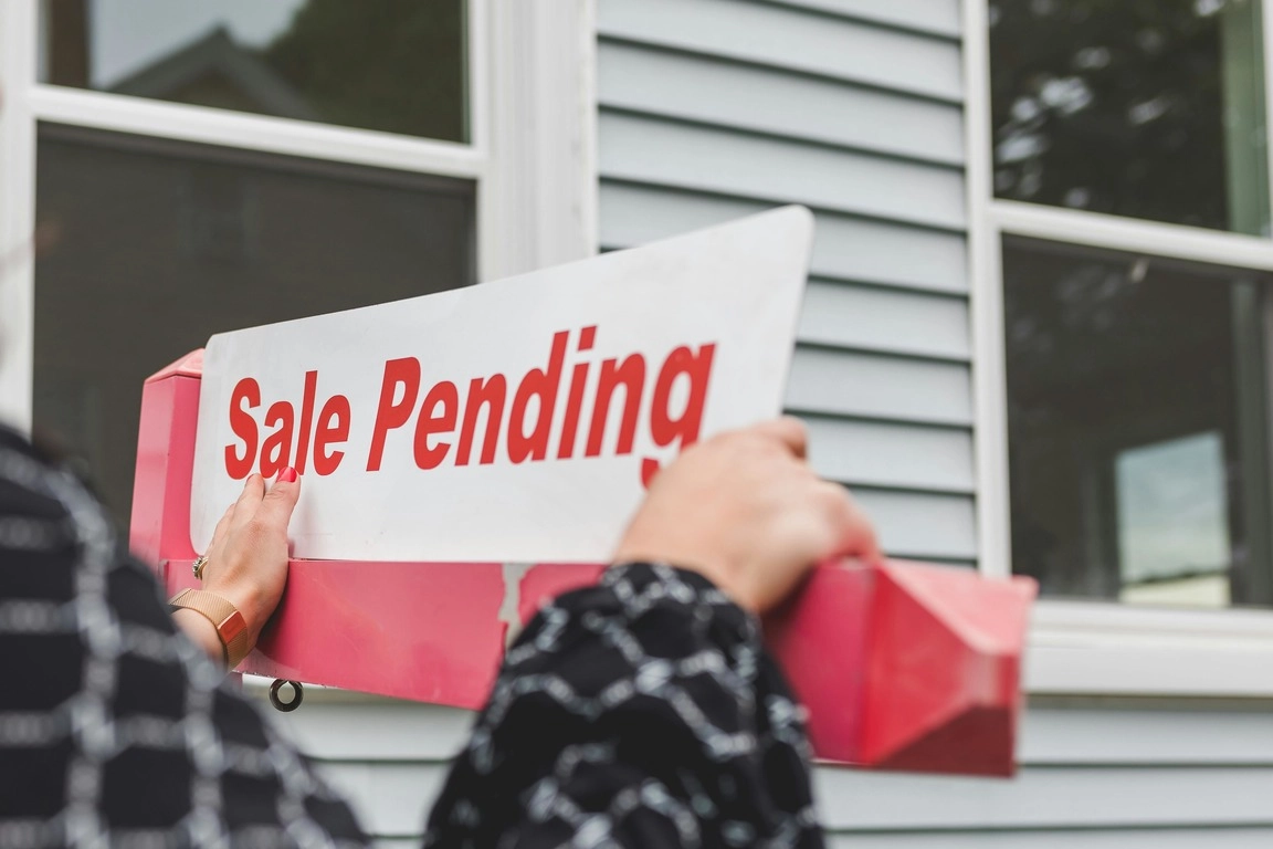 5 Visible Home Exterior Flaws That Can Cost You a Sale