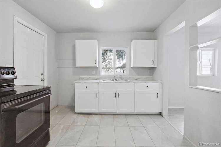 Kitchen of 165 N Hooker St Denver home