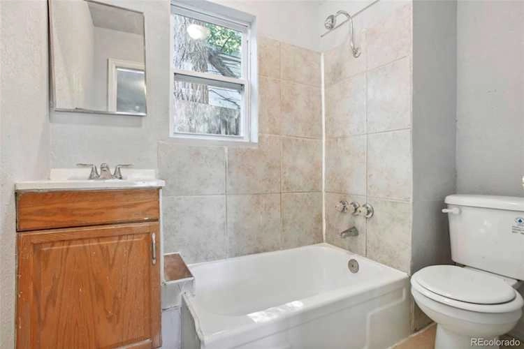 Bathroom of 165 N Hooker St Denver home