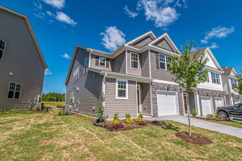 8 Curb Appeal Fixes for Front Range Sellers
