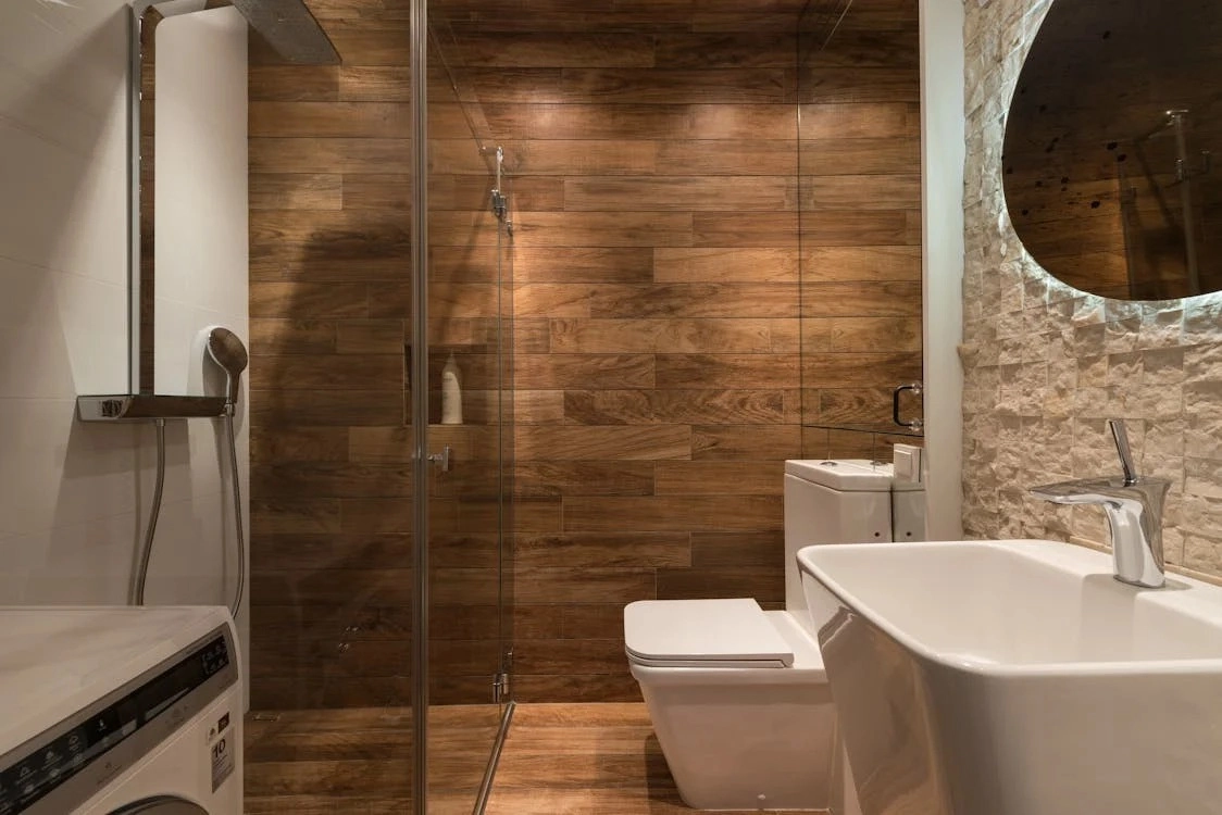 Budget-Friendly Bathroom Remodels: Achieving Luxury on a Dime 