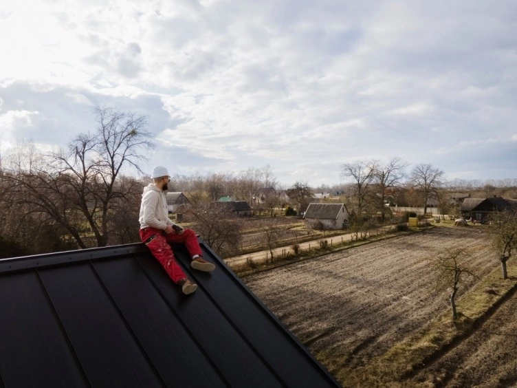 Common Problems People File a Roof Damage Claim For