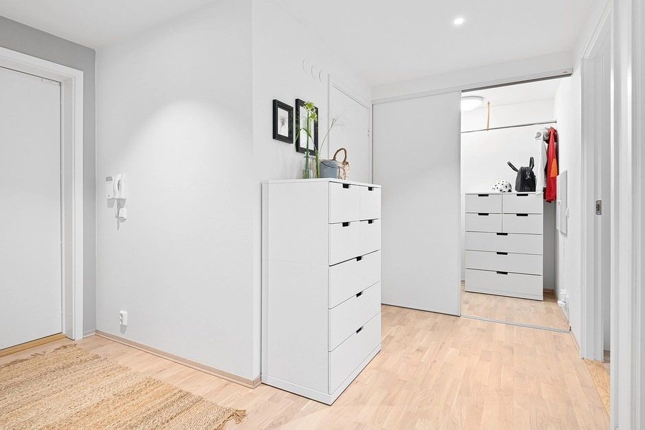 Decluttering Before Selling: How Homeowners Can Boost Property Value