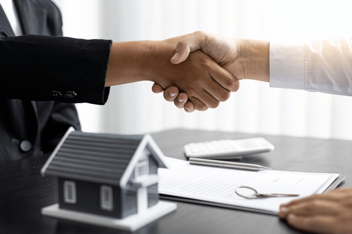 Flip or Flop? 7 Contract Clauses That Make or Break Your Home Project 