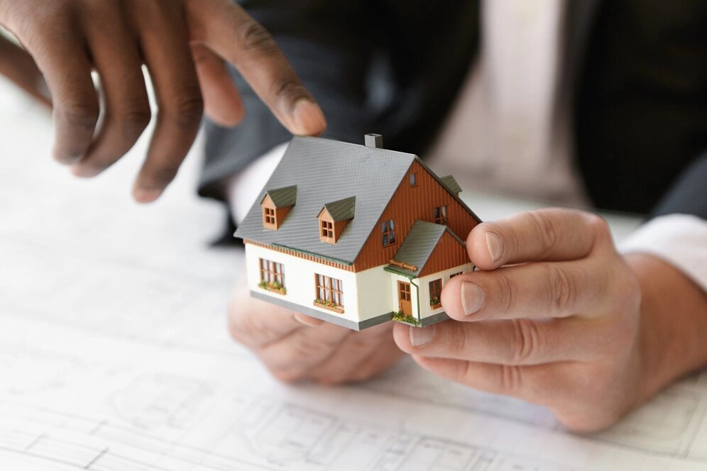 From Listing to Closing: How Hiring a Realtor Simplifies the Home Selling Process