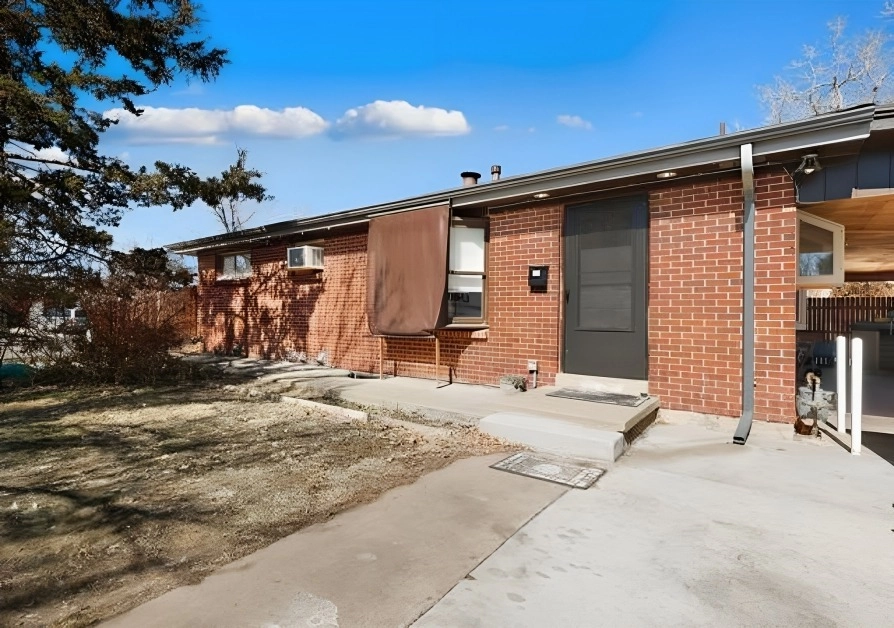 HOW ABOUT AN ADORABLE BRICK RANCH HUD HOME IN AURORA FOR ONLY 161,000! THIS IS GREAT 3 BEDROOMS ...
