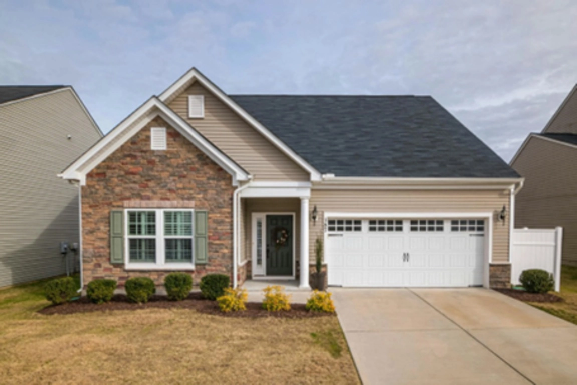 Luxury Garage Door Design Trends That Elevate High-End Home Listings