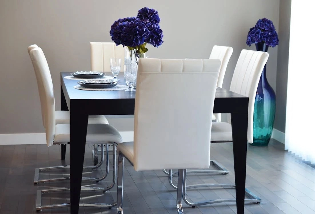 Luxury in Every Seat: Choosing the Best Furniture for Upscale High-End Real Estate Locations