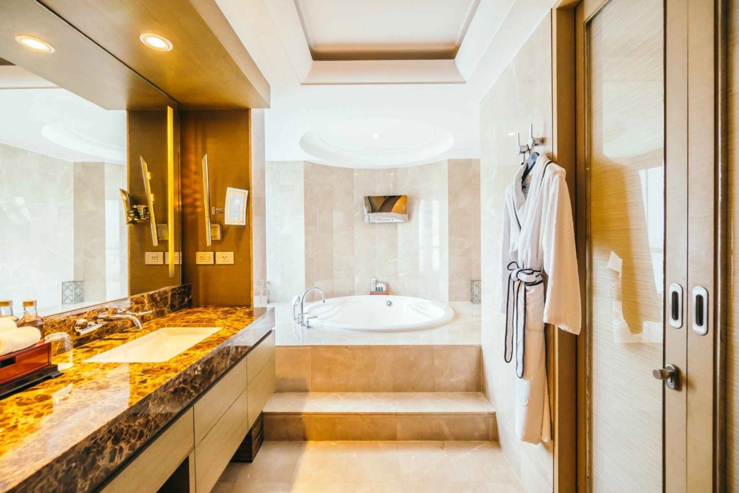 Luxury on a Budget: Affordable Custom Bathroom Renovation in Toronto