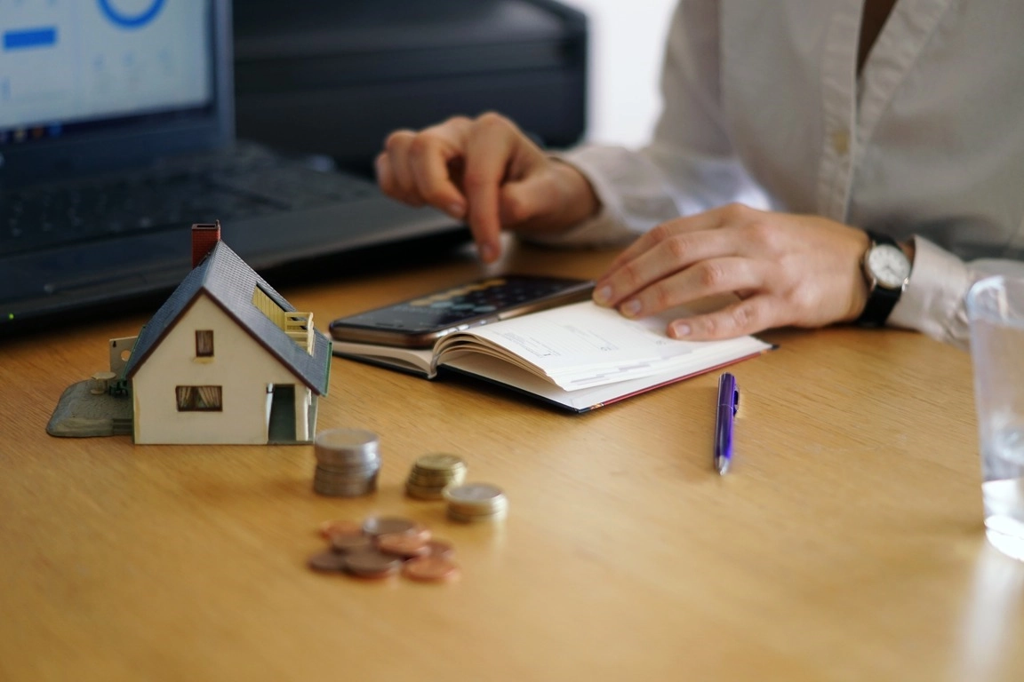 Maximizing ROI: When to Consider Selling Real Estate at Auction