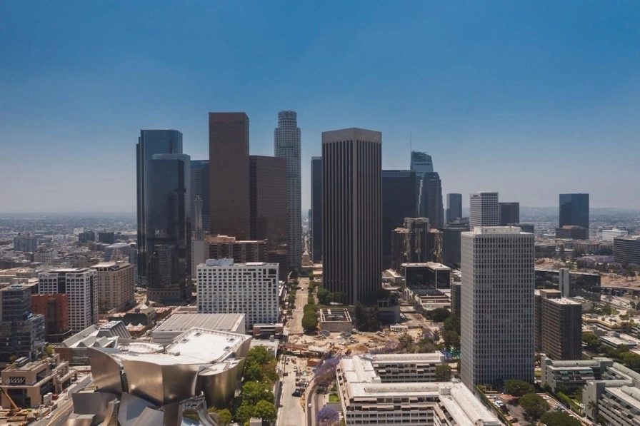 Moving Into a High-Rise Building: What Every Resident Should Know Before Relocating