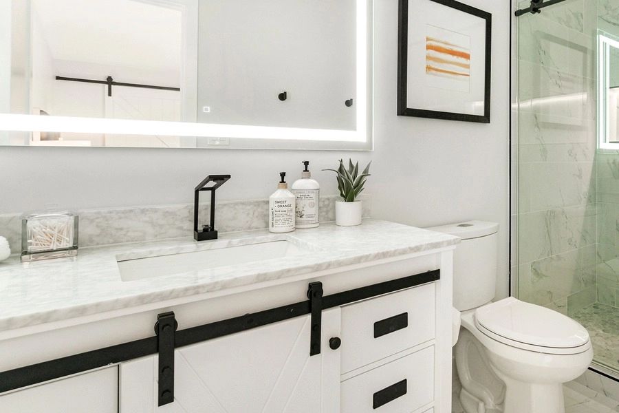 Primary Bathroom Remodeling Tips for Homeowners