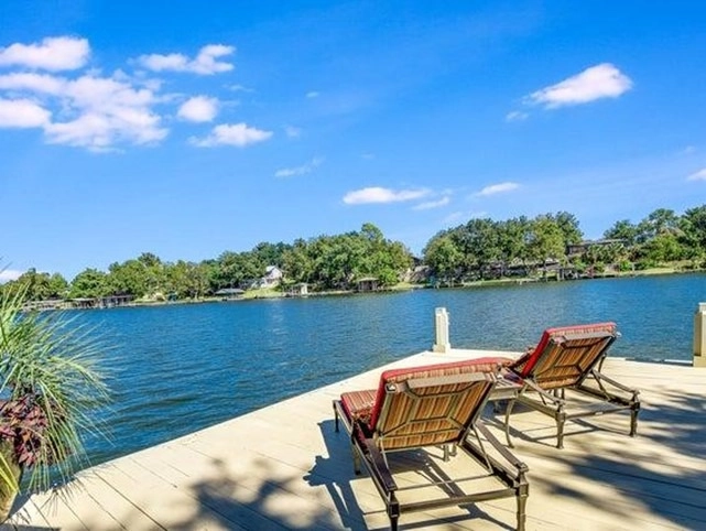 Waterfront vs. Golf Course Living: Which is Right for You? – A Comparison of Two Prime Property O...