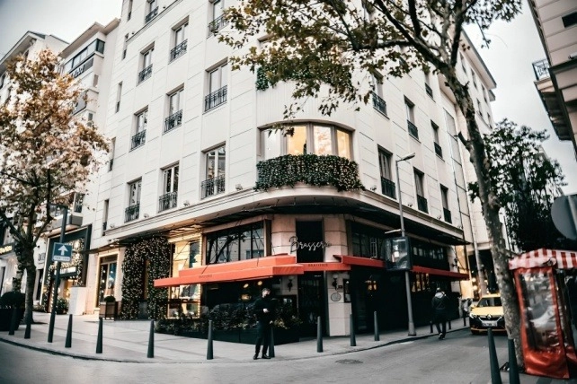 Why Restaurants Look Beyond Location: The Role of Infrastructure in Property Selection