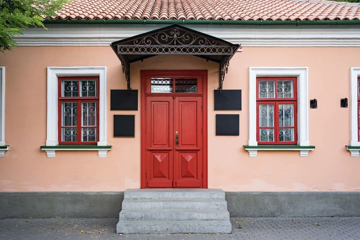 10 Creative Entry Front Door Ideas for 2024