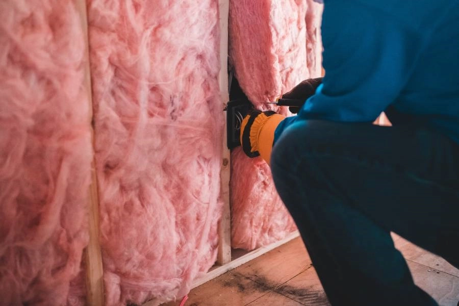 4 Reasons You Should Never Replace Insulation on Your Own