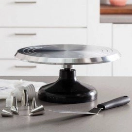 5 Best Cake Accessories You Must Have