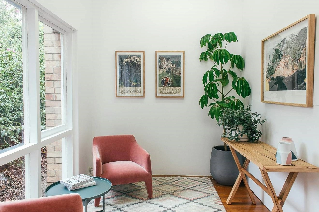 5 Must-Have Items to Elevate Your Bachelor Pad Decor -