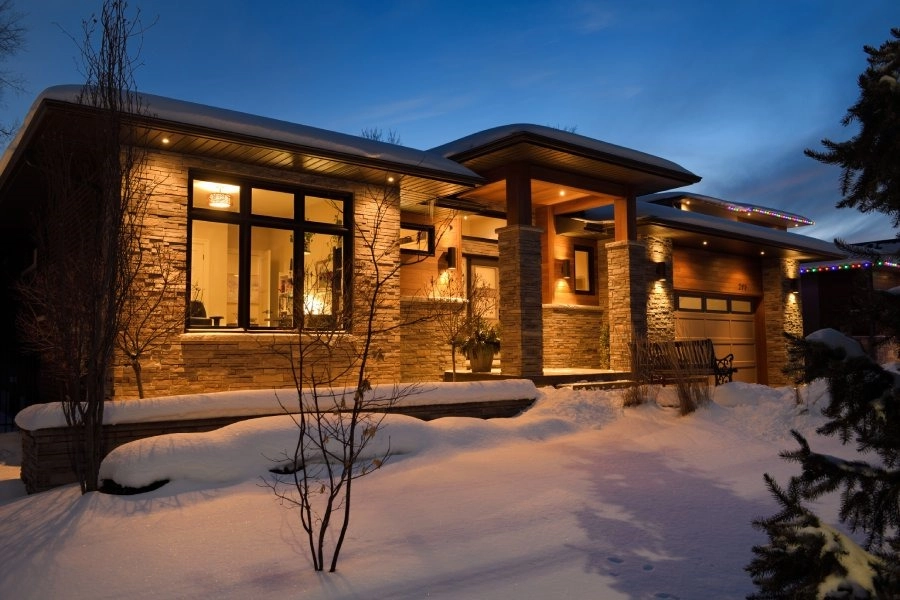 5 Tips for Choosing Outdoor Lights for Cold Climates