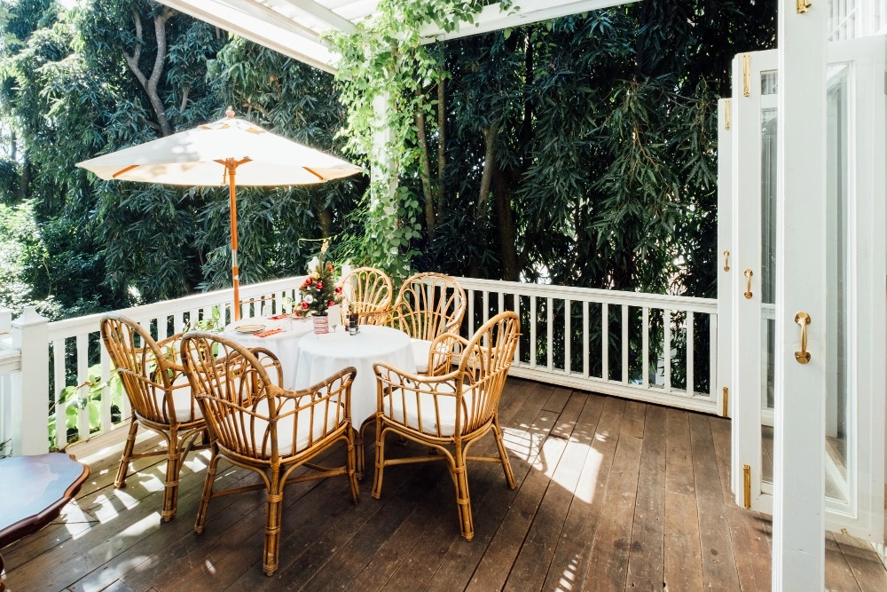 6 Tips For Choosing The Best Outdoor Furniture For Your Backyard 