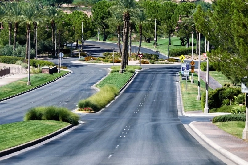 Asphalt Driveways vs. Concrete Driveways: Which Is Better? -