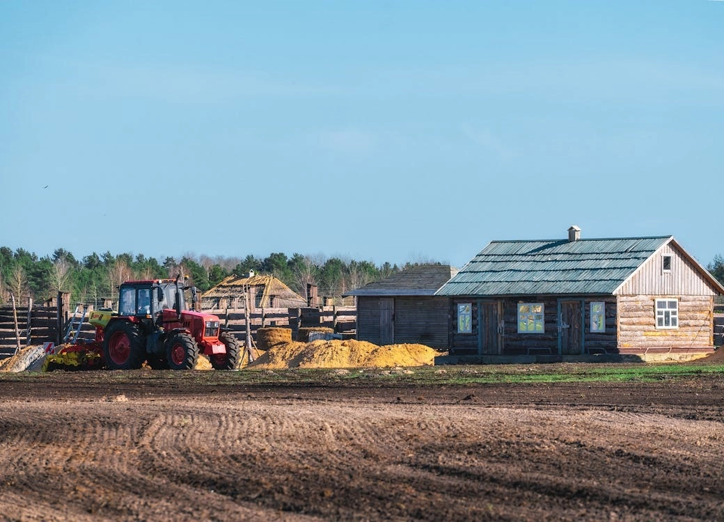 Building a Pole Barn on a Budget: Smart Design Choices for Cost-Effective Construction