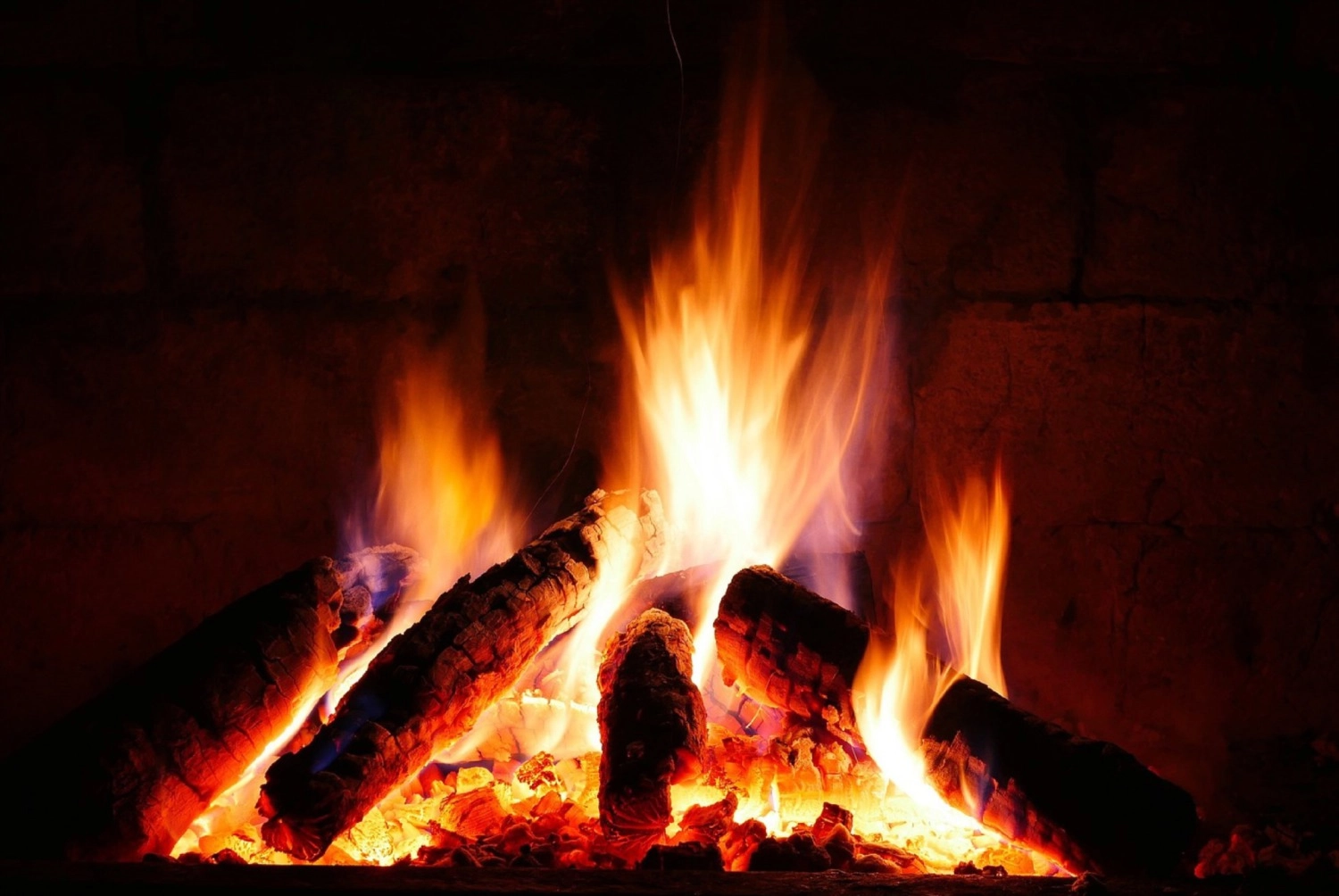 Choosing the Right Fireplace for Your Home: A Comprehensive Guide