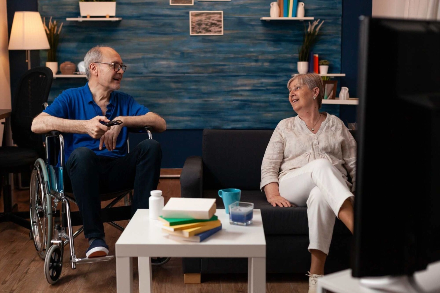 Independent Living vs Assisted Living: How to Choose the Right Option for Your Family