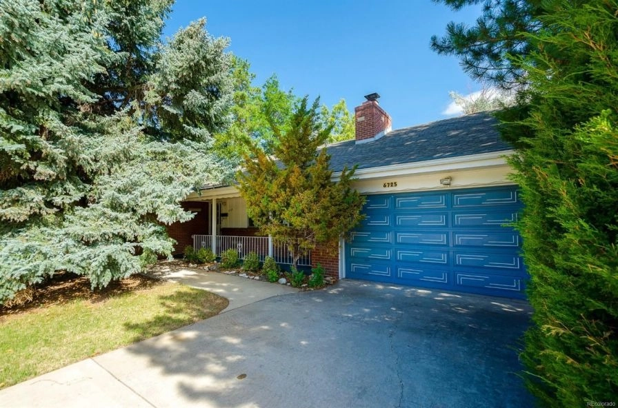 LIVE IN HIGH DEMAND LAKEWOOD COLORADO FOR NEXT TO NOTHING!!! FABULOUS HUD HOME 6725 W. 4th Place,...