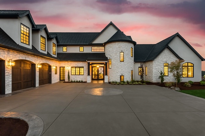 Luxury Homes: What Makes a Home High-End?
