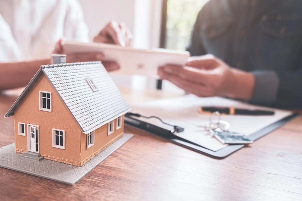 Selling Your House To Someone You Know: Is It A Good Idea? -