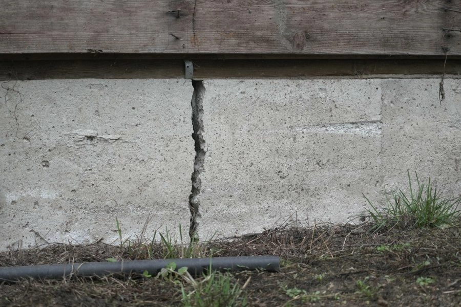 Should You Buy a Fixer-Upper With Foundation Issues?