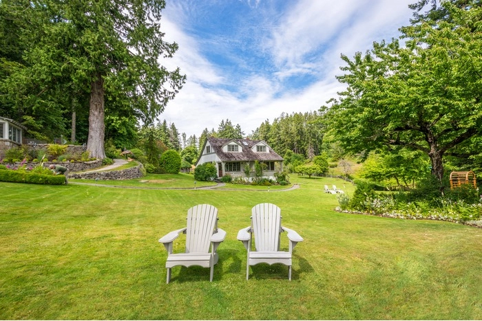 The Ultimate Guide for Buying Homes with Acres or Large Lots -