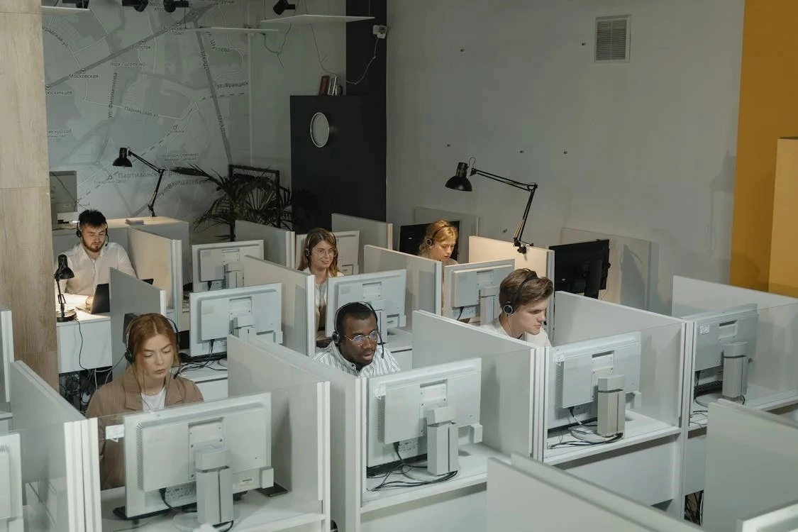 Transforming Commercial Spaces: 120-Degree Cubicles Benefits for Office Efficiency and Design