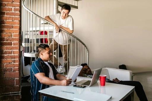 Why is Living in an Apartment Better Than a Dorm? -The Kenna Real Estate Group -