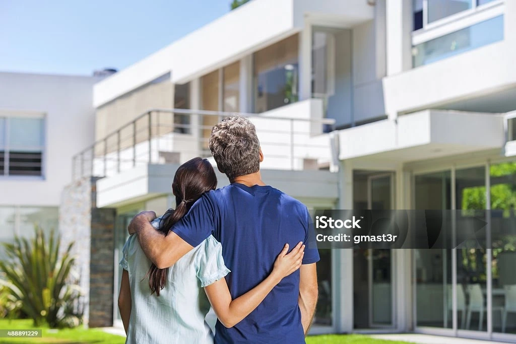What to Compare When Choosing Between Units in the Same Apartment Building